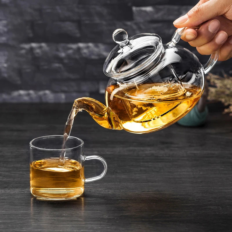 Théière en verre transparent de 400 ml avec infuseur, compatible avec les plaques de cuisson. Résistante à la chaleur.