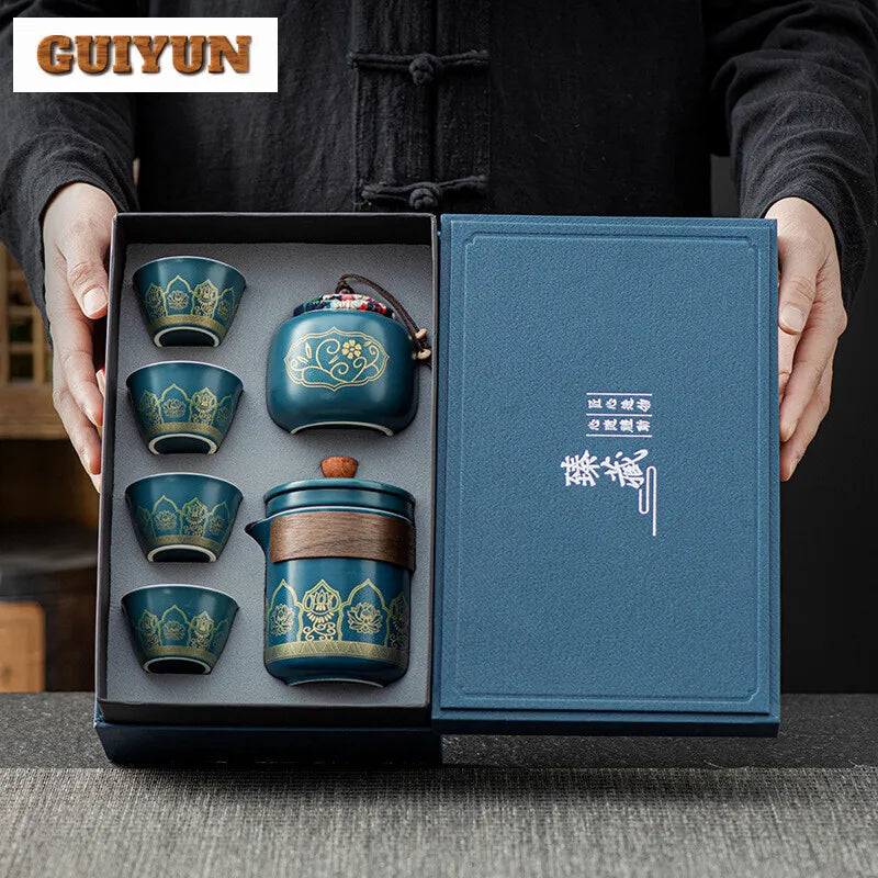 Service à thé comprenant une théière et quatre tasses, un coffret cadeau premium. Service en porcelaine chinoise de luxe...