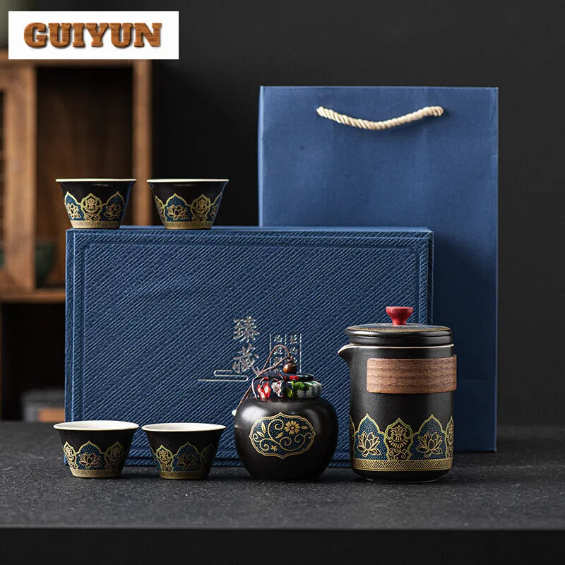 Service à thé comprenant une théière et quatre tasses, un coffret cadeau premium. Service en porcelaine chinoise de luxe...