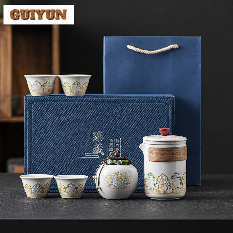 Service à thé comprenant une théière et quatre tasses, un coffret cadeau premium. Service en porcelaine chinoise de luxe...